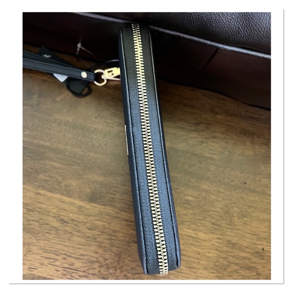 MATHEW + JULIAN Black Zippered Vegan Leather Wallet ๐ - Picture 5 of 8